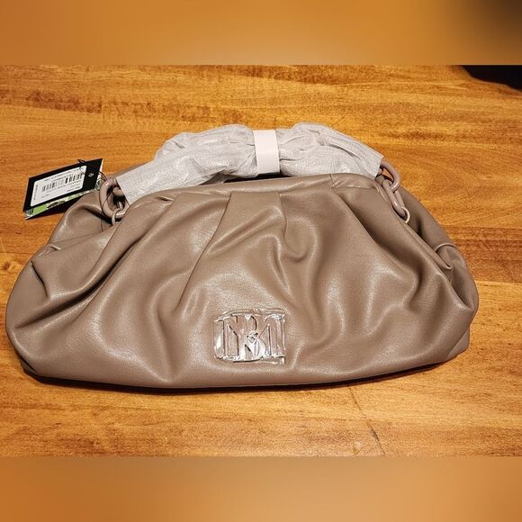 NWT Badgley Mischka Wrapped Frame Clutch Taupe Chain Shoulder Bag Vegan - Picture 6 of 7